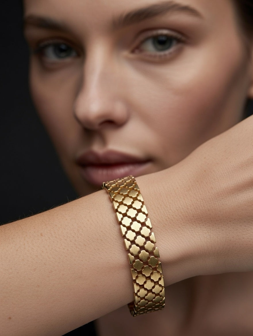 CLOVER BROAD BANGLE
