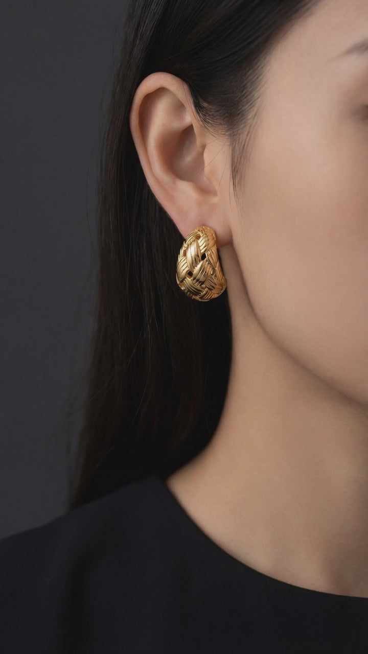 VINTAGE TEXTURED EARRING video