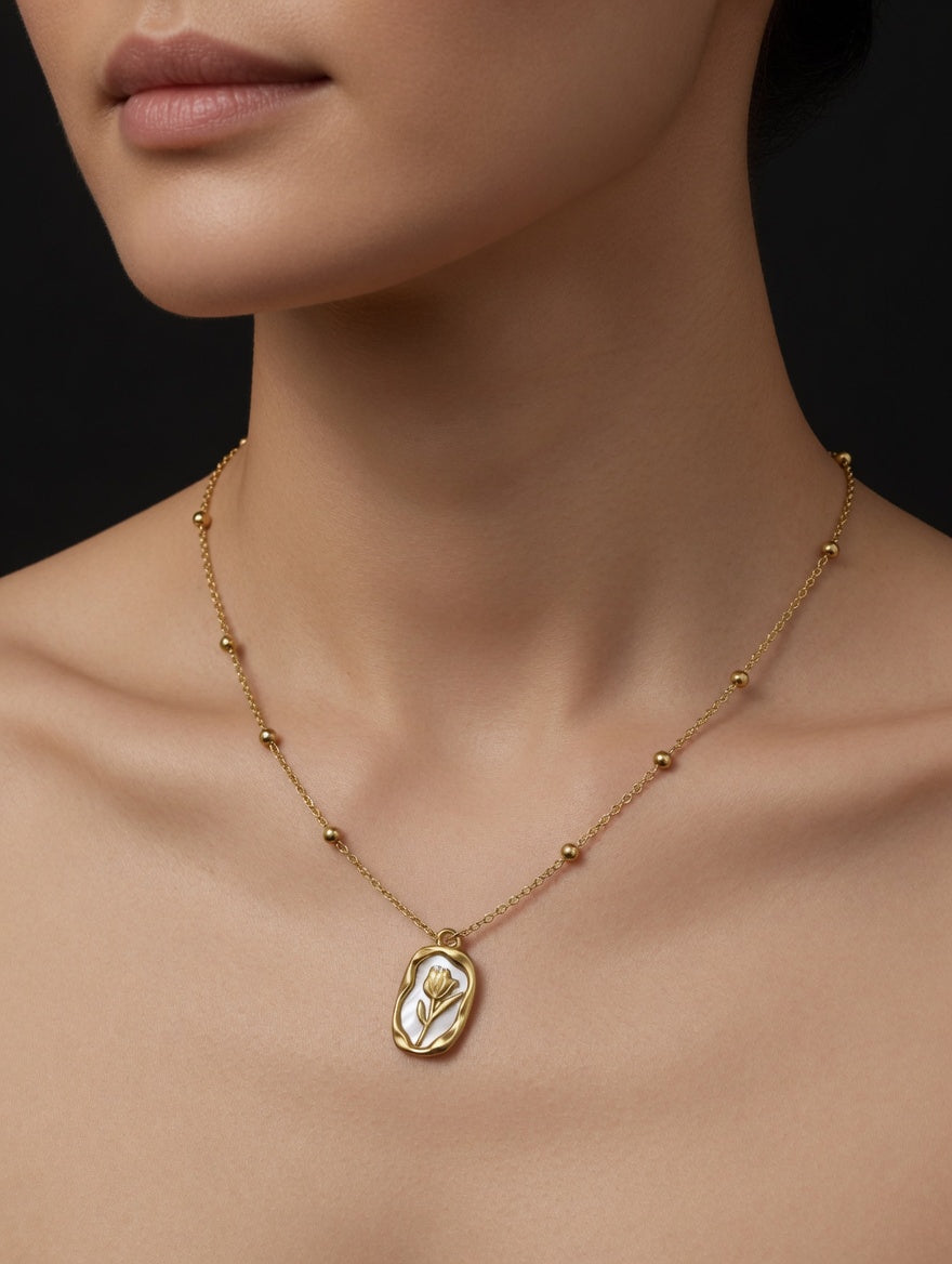 VINTAGE ROSE NECKLACE